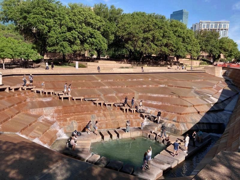 Fort Worth Water Gardens image. Click for full size.