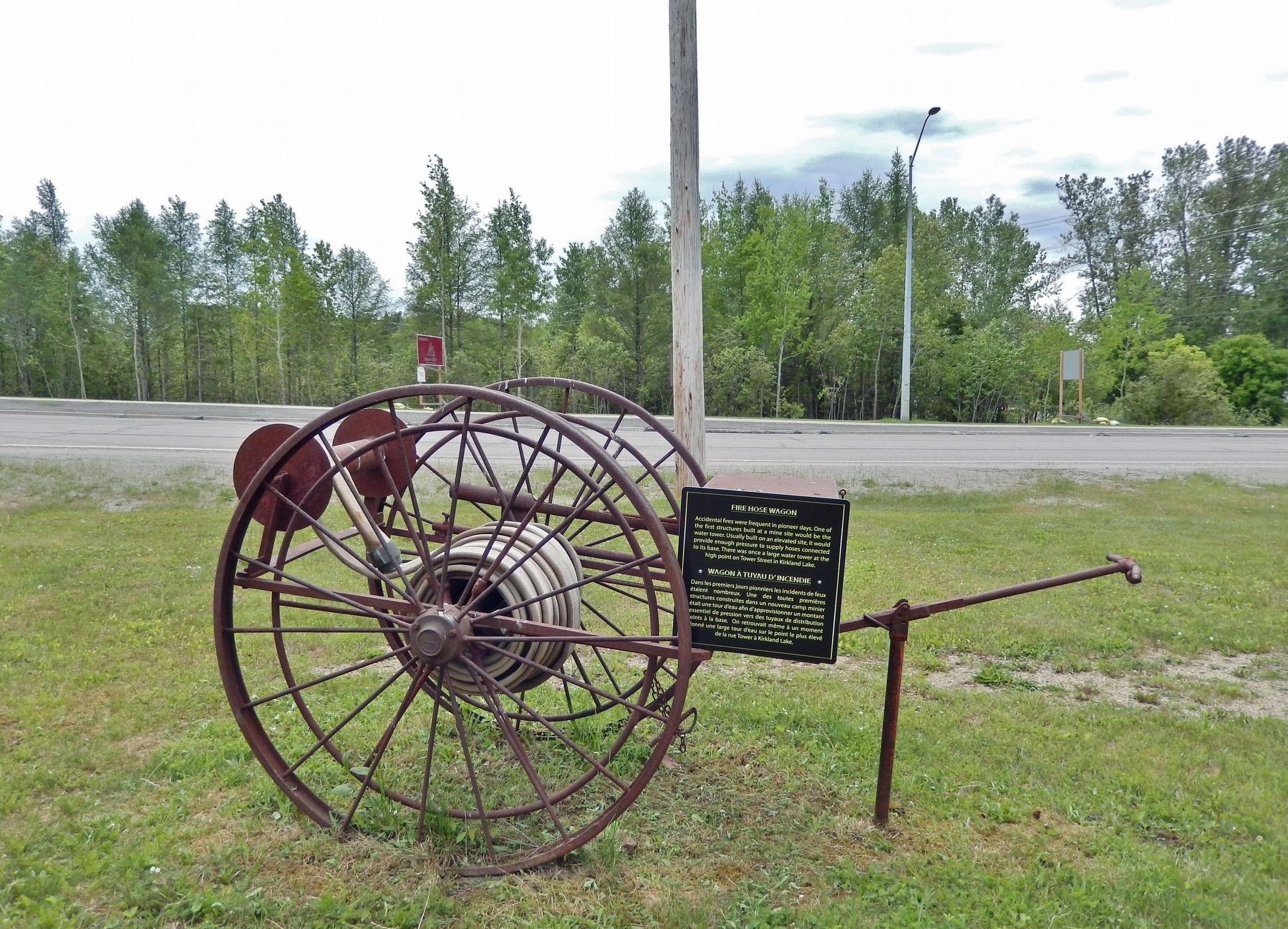 Fire Hose Wagon / Wagon  tuyau d'incendie image. Click for full size.