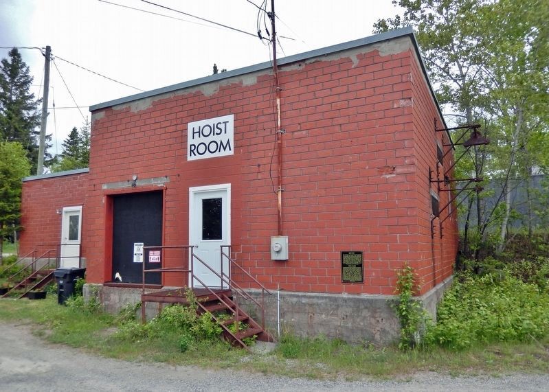 Mine Hoist / Treuil de mine Marker. Click for full size. Mine Hoist / Treuil de mine Marker image. Click for full size.