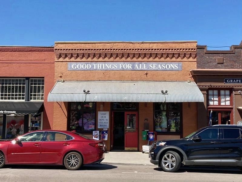 J. E. Foust & Son Building. Click for full size. J. E. Foust & Son Building image. Click for full size.