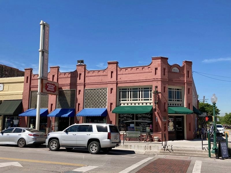 Grapevine Home Bank Building image. Click for full size.
