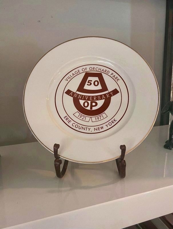 Commemorative Plate Showing Winning Design image. Click for full size.