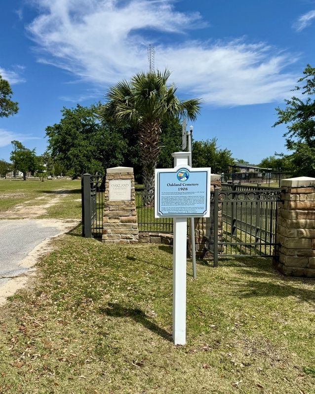 Oakland Cemetery Marker image. Click for full size.