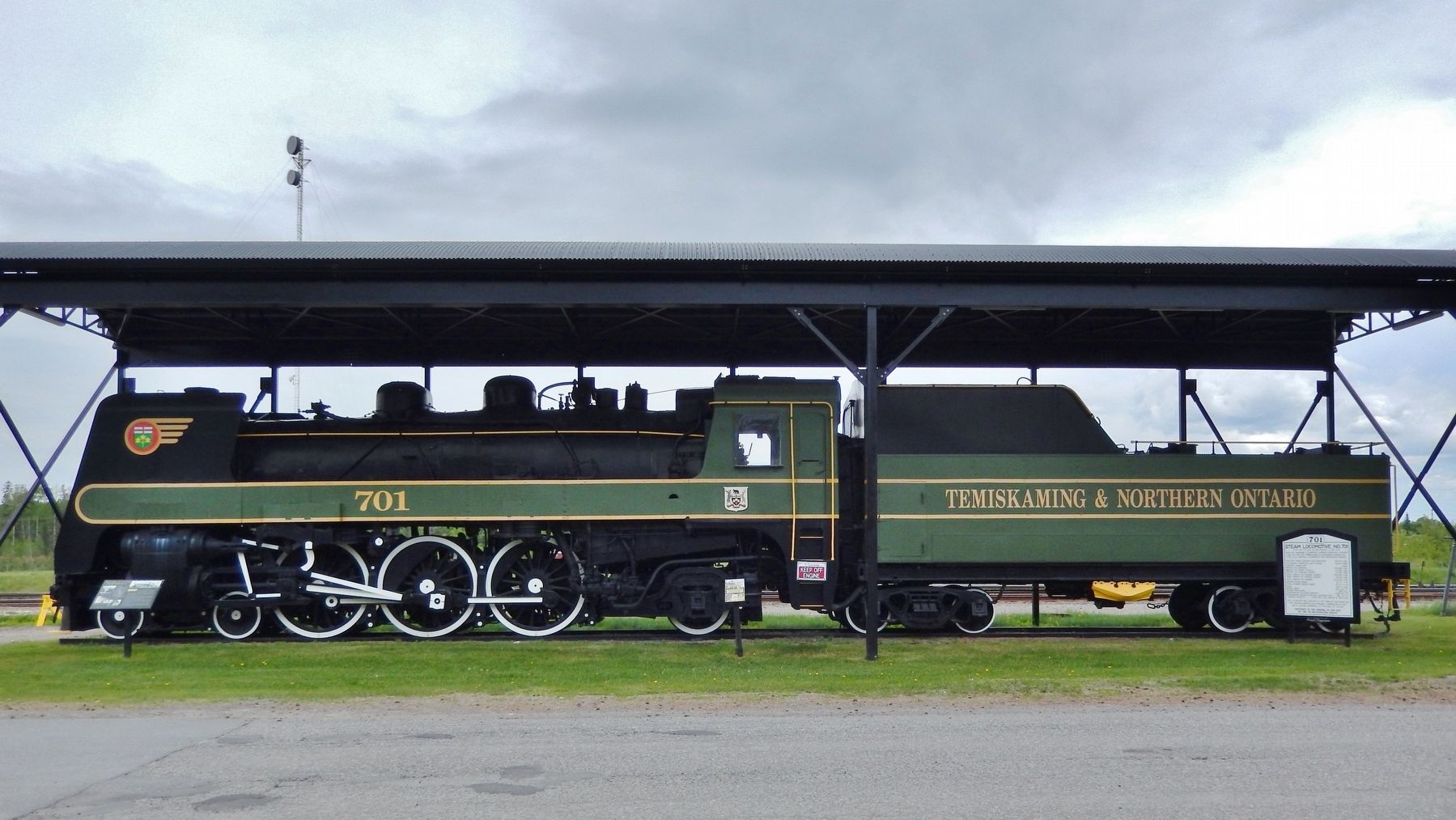 Temiskaming & Northern Ontario 701 Locomotive & Tender image. Click for full size.