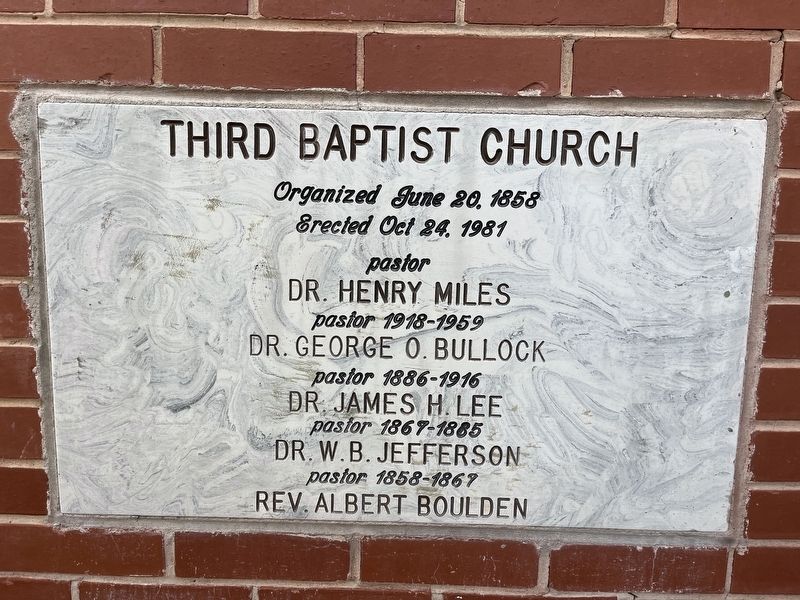 Cornerstone for the educational annex sharing the lineage of preachers from 1858 through 1981 image. Click for full size.