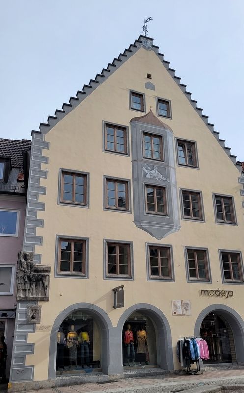 The Z�cherlhaus Marker and the cannon ball on the building image. Click for full size.