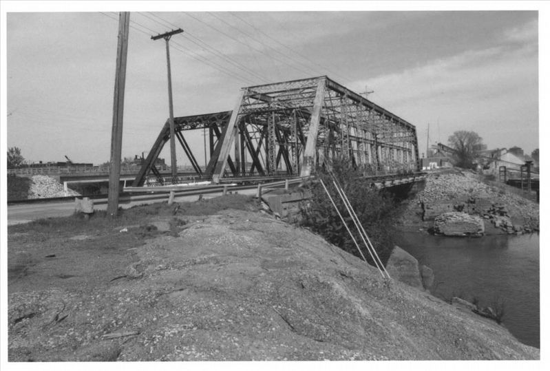 Onio Street Bridge. Click for more information. Onio Street Bridge image. Click for more information.