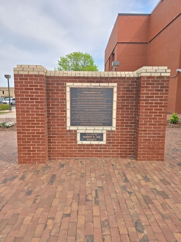 General Robert E. Lee Marker wide view image. Click for full size.