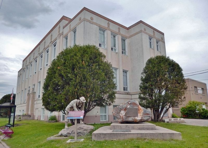 Tisdale Township Municipal Building<br>(<i>southwest elevation</i>) image. Click for full size.