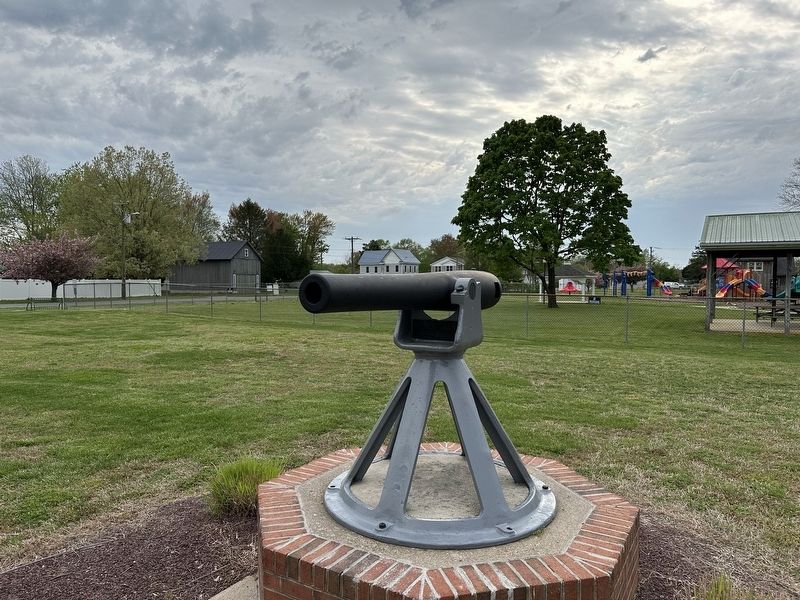 Ellendale War Memorial - Cannon image. Click for full size.