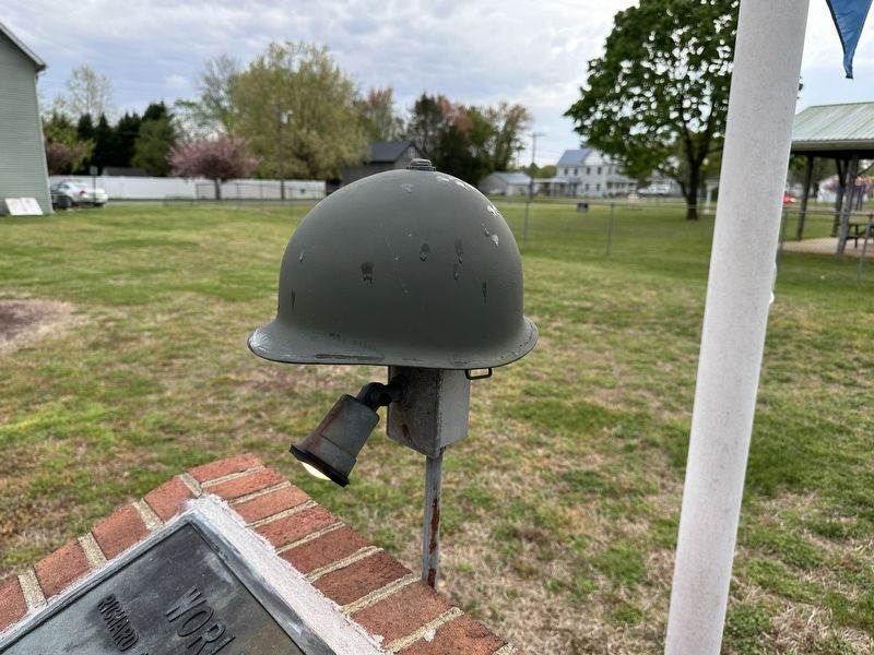Ellendale War Memorial - Helmet image. Click for full size.