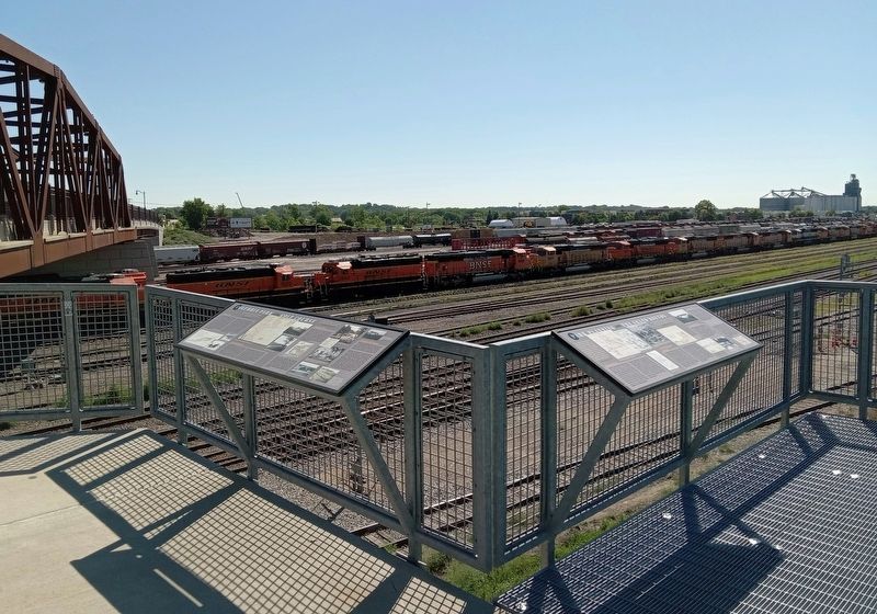 Columbia Park and Golf Course Marker (left) at the Northtown Railyard Overlook. Click for full size. Columbia Park and Golf Course Marker (left) at the Northtown Railyard Overlook image. Click for full size.