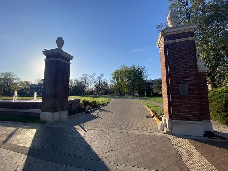University of Louisville Marker (marker is mounted on the column on the right) image. Click for full size.