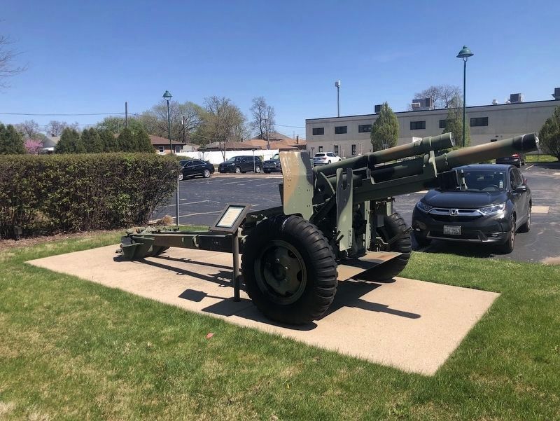 Veterans Memorial howitzer image. Click for full size.