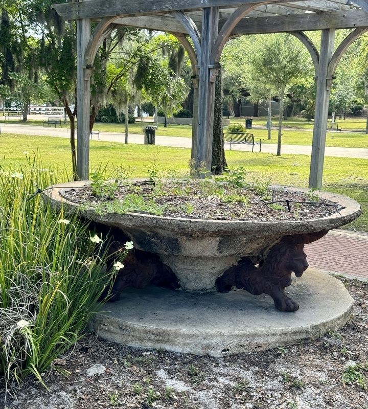 Lion Fountain image. Click for full size.