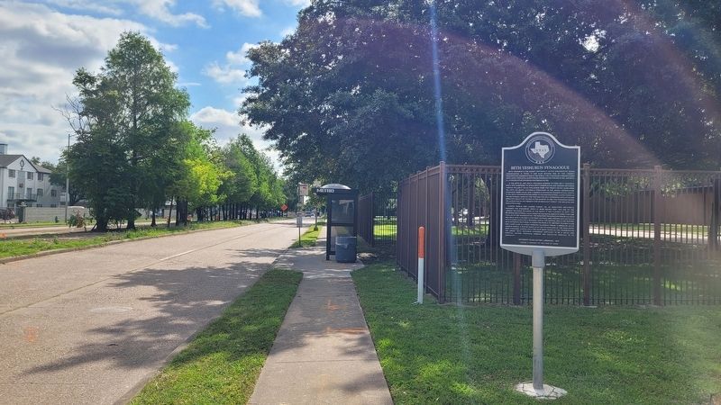 The Beth Yeshurun Synagogue Marker along the street image. Click for full size.
