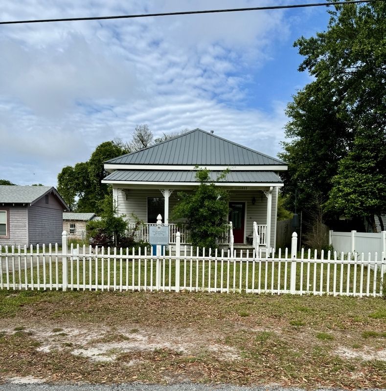 The Doctor�s House Marker image. Click for full size.