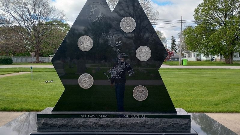 Vietnam Veterans Memorial image. Click for full size.