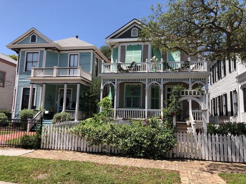 Houses in Silk Stocking Historic District image. Click for full size.