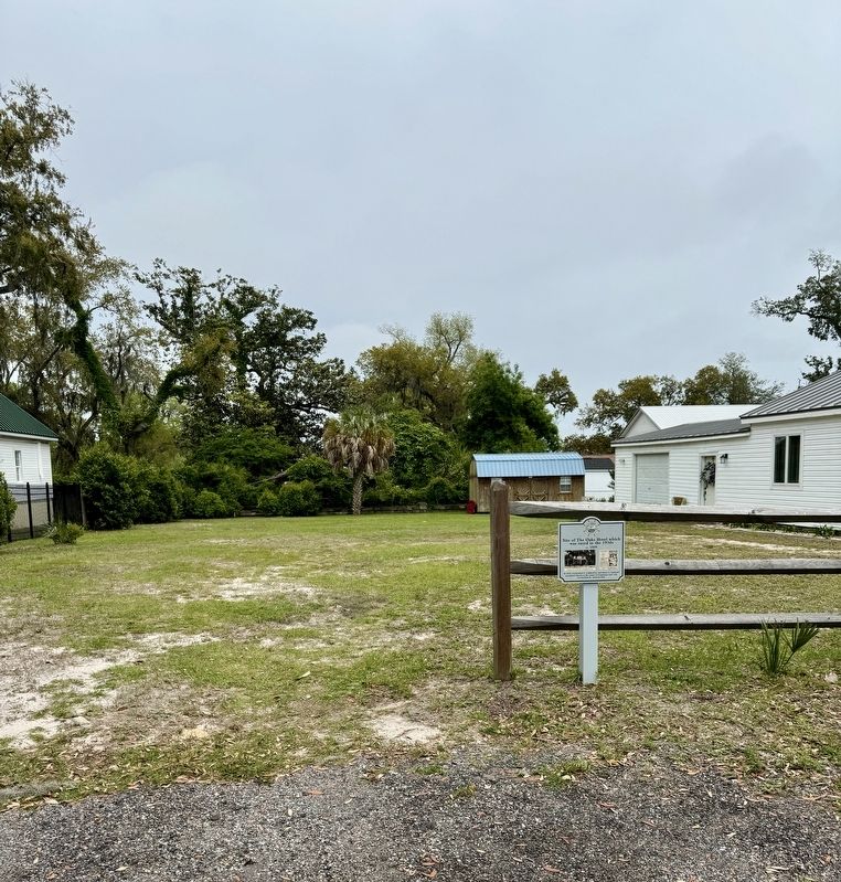 Site of the Oaks Hotel which was razed in the 1930s Marker. Click for full size. Site of the Oaks Hotel which was razed in the 1930s Marker image. Click for full size.
