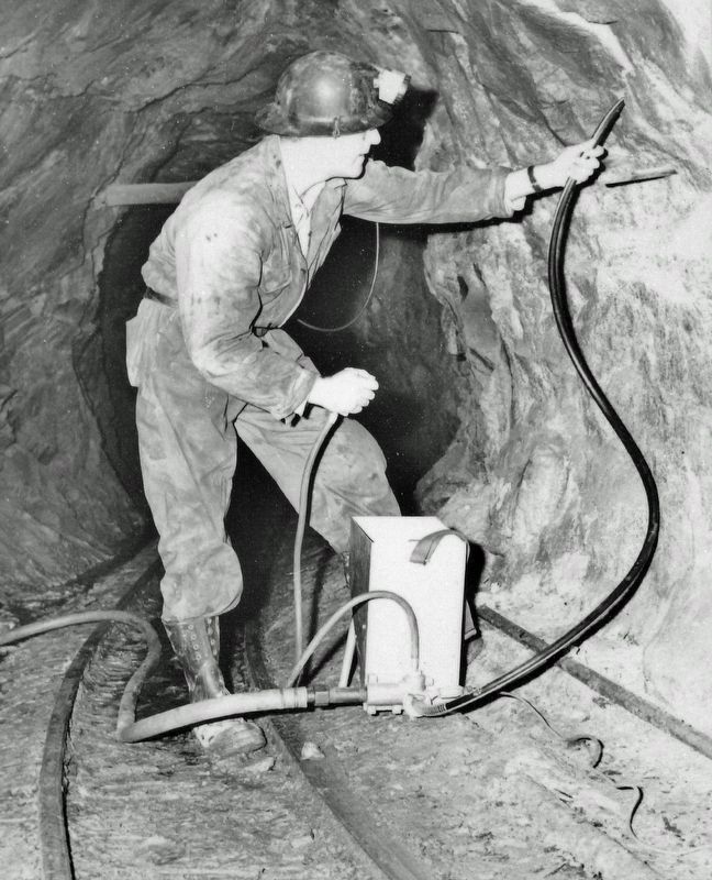 Marker detail: Miner at Work image. Click for full size.