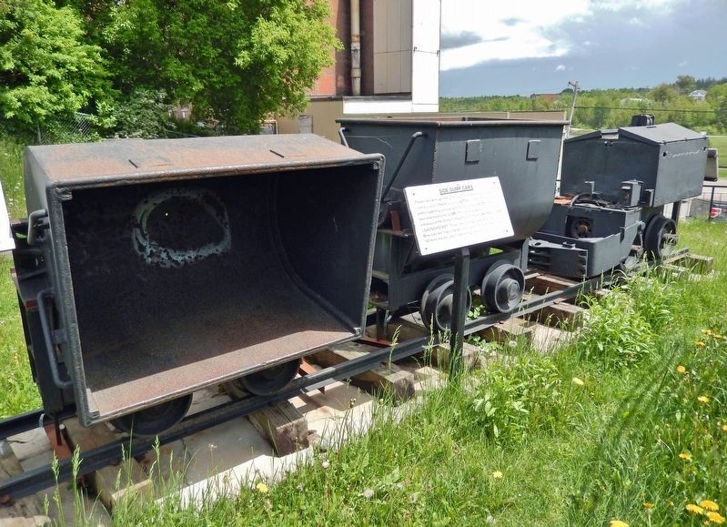 Side Dump Cars & Marker image. Click for full size.