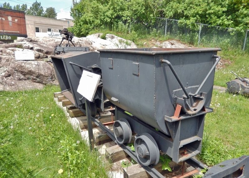 Side Dump Cars & Marker image. Click for full size.