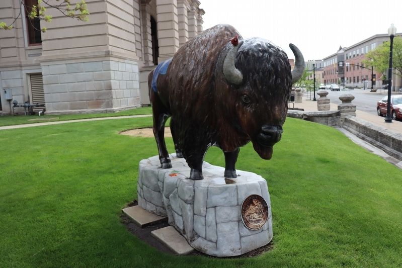 Bison sculpture image. Click for full size.