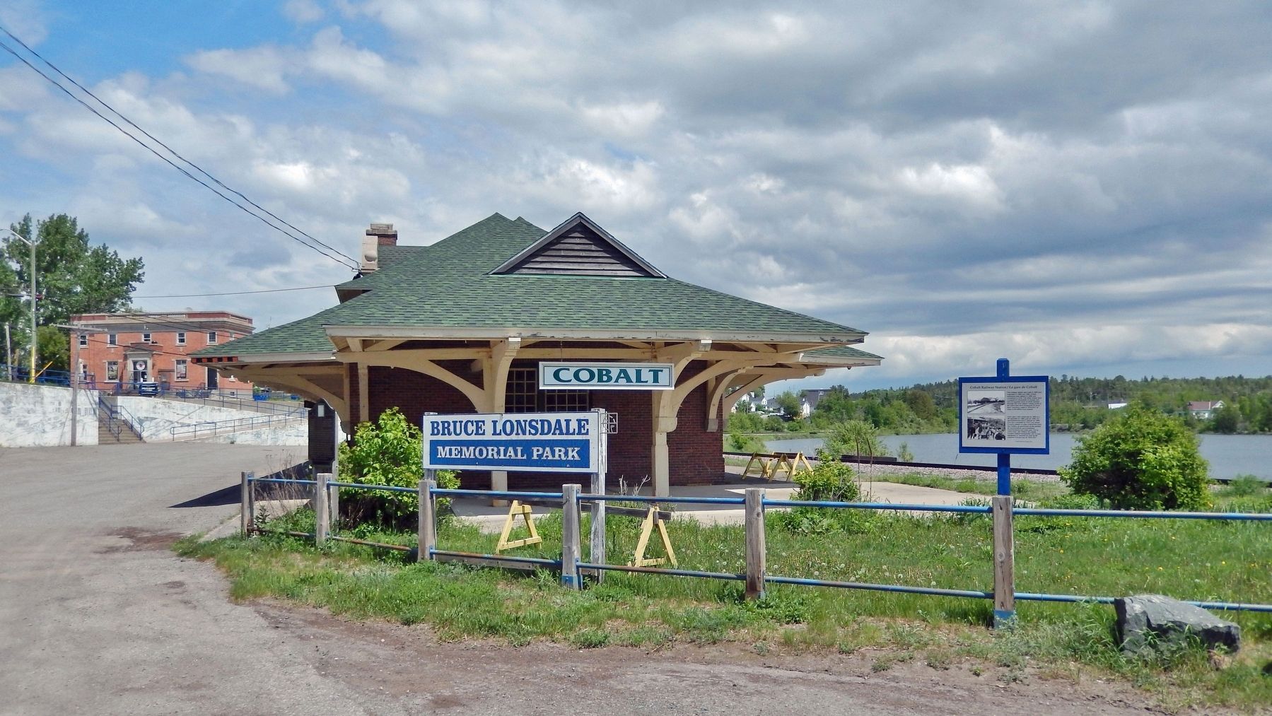 Cobalt Railway Station / La gare de Cobalt Marker image. Click for full size.