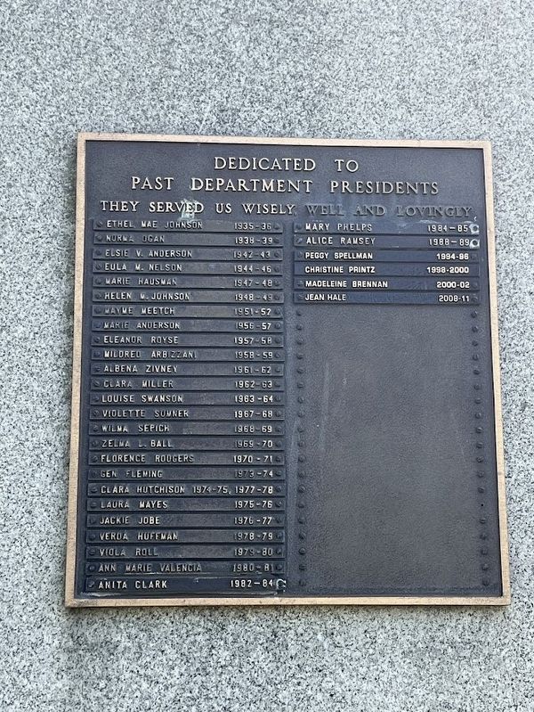 Dedication tablet for WRC Department of Illinois past presidents image. Click for full size.