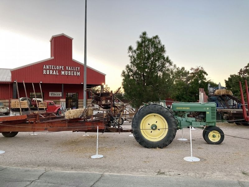 1946 John Deere Model G image. Click for full size.