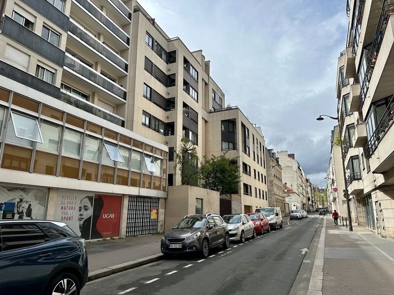 Rem� Dumoncel Marker - wider view image. Click for full size.