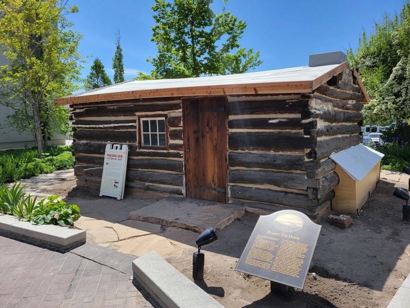 Pioneer Log Home Marker image. Click for full size.