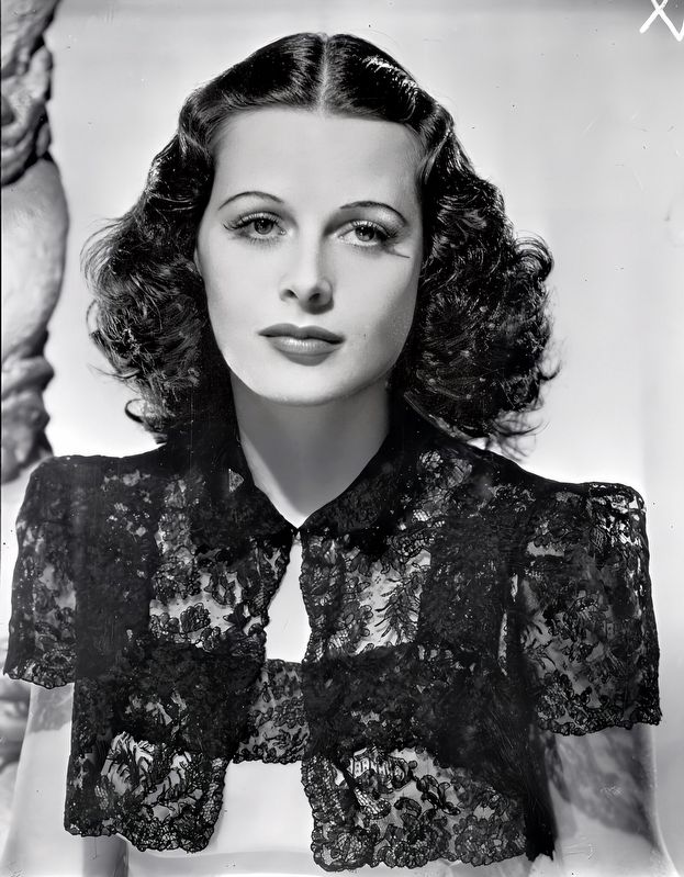 Hedy Lamarr, 1939.jpg image. Click for full size.