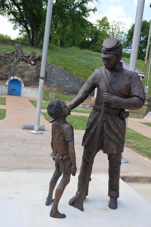 Building Up Statue image. Click for full size.