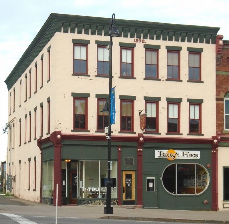 Village Square Building and Marker image. Click for full size.