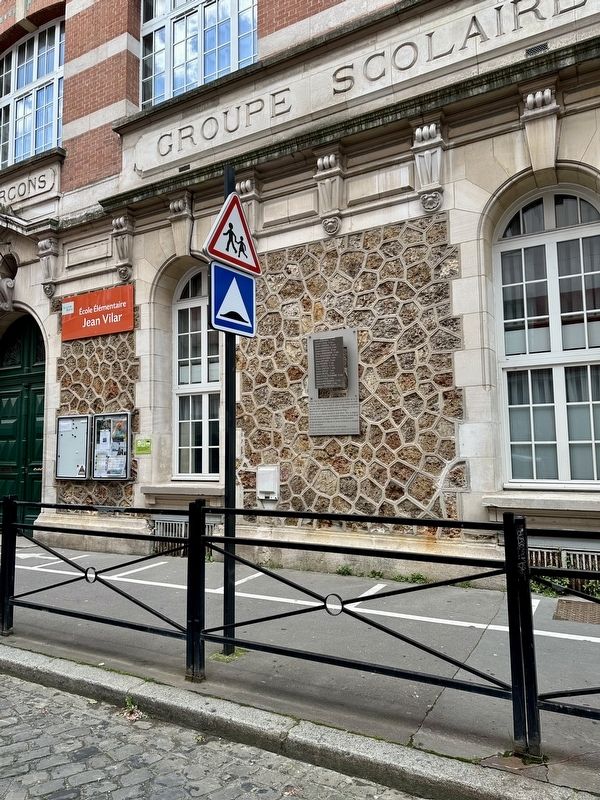 �cole elementaire Jean Vilar Deported Jewish Students Memorial - wide view image. Click for full size.