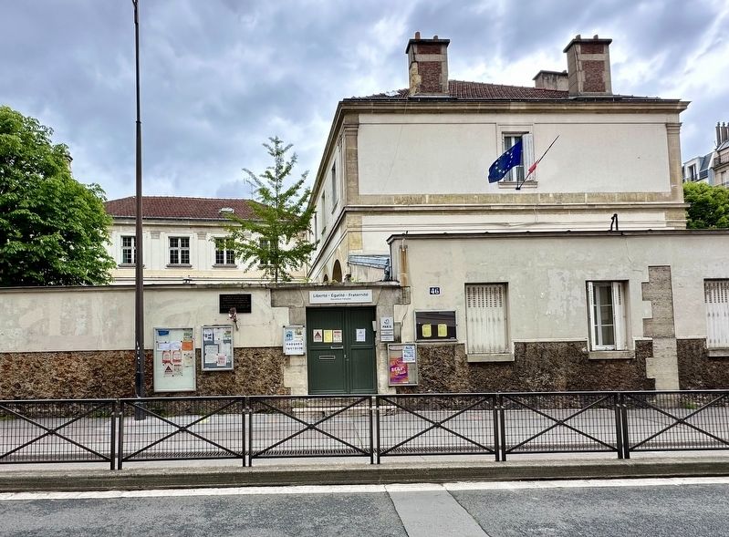 �cole elementaire Boulard Deported Jewish Students Memorial - wide view image. Click for full size.
