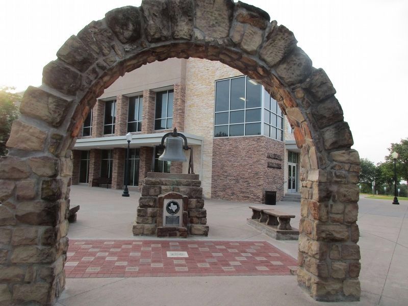 Roy and Jeanne Grogan Historic Plaza image. Click for full size.