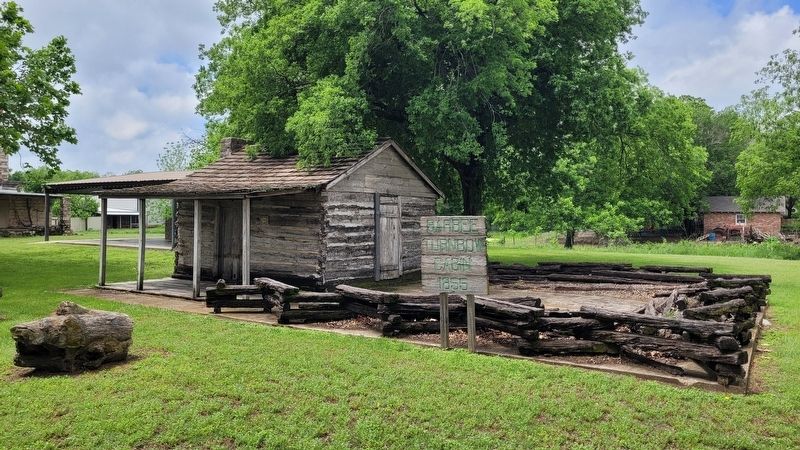 The view of the Pioneer Turnbow-Barbee Log Cabin in the park image. Click for full size.