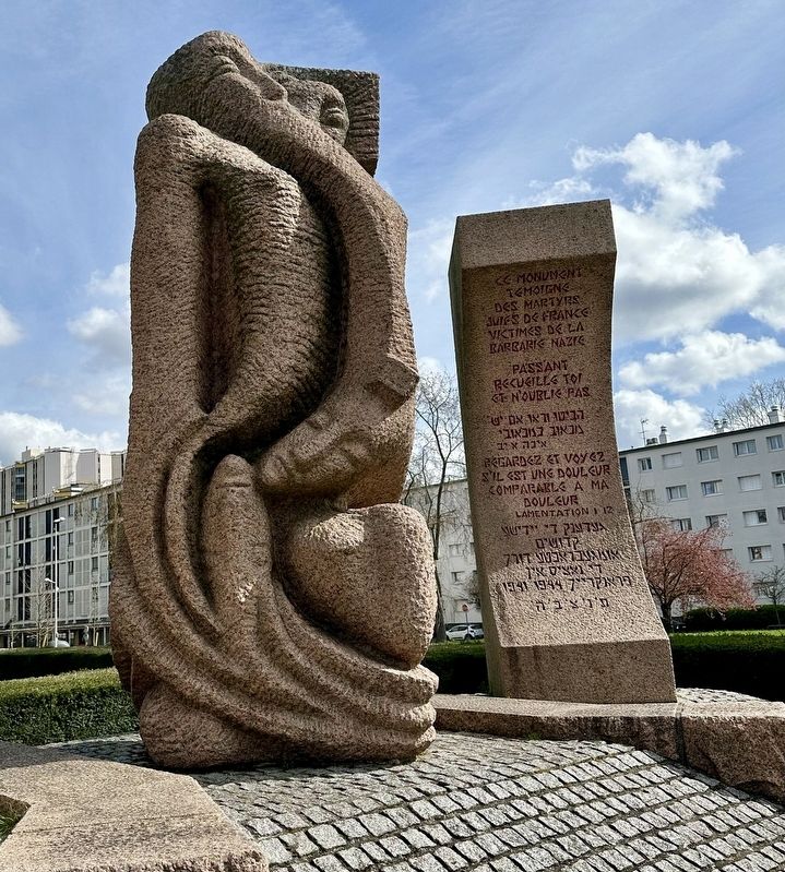 Deportation Monument - statue and right stele image. Click for full size.