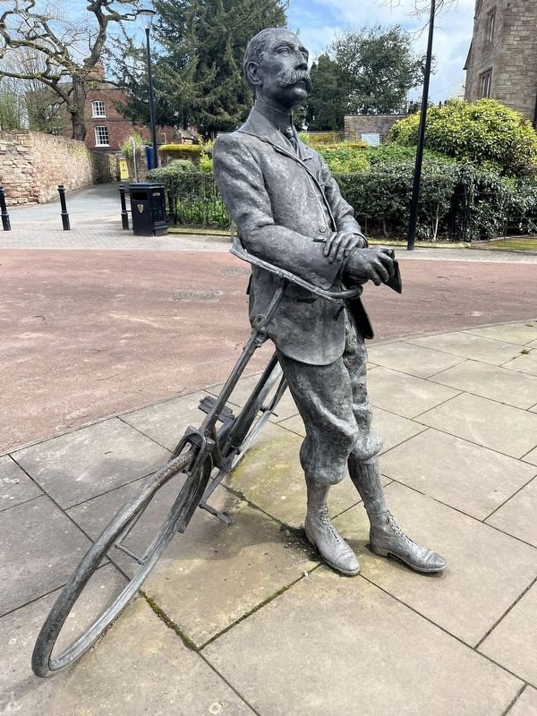 Edward Elgar Statue. Click for full size. Edward Elgar Statue image. Click for full size.