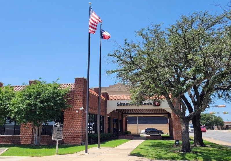 The view of the Comanche National Bank and Marker along the street image. Click for full size.
