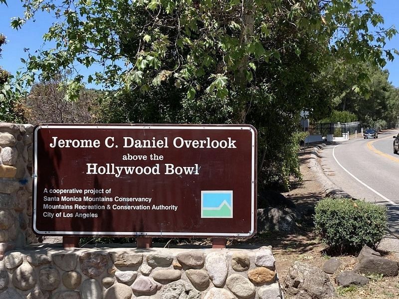 Hollywood Bowl Overlook image. Click for full size.