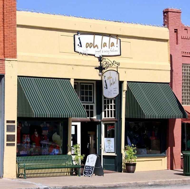 E. M. Jenkins - Tate Building and Markers image. Click for full size.