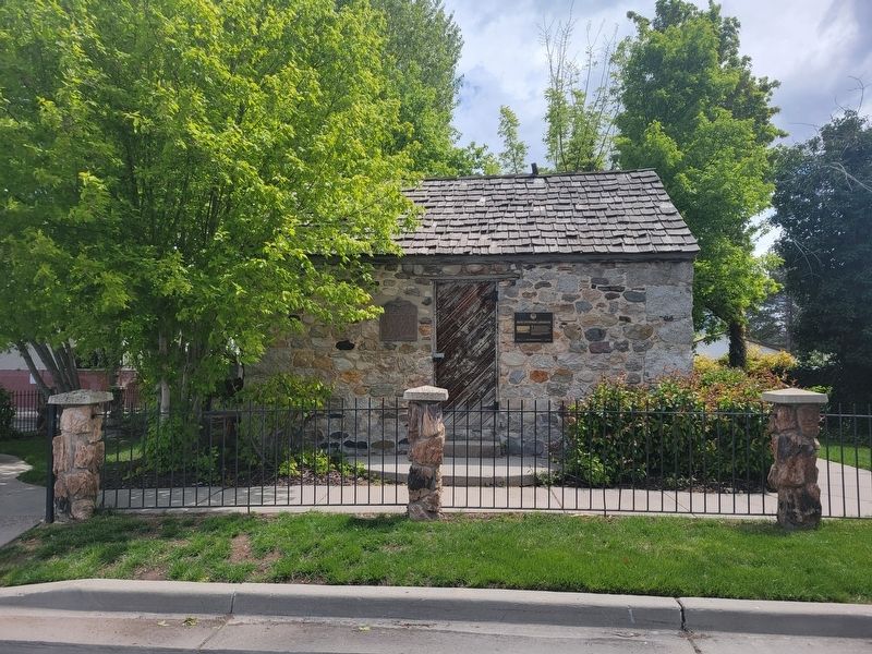 The Old Rock Granary Marker image. Click for full size.