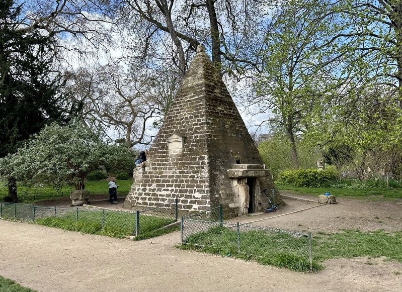 Parc Monceau - folly - the Egyptian pyramid (1778) image. Click for full size.