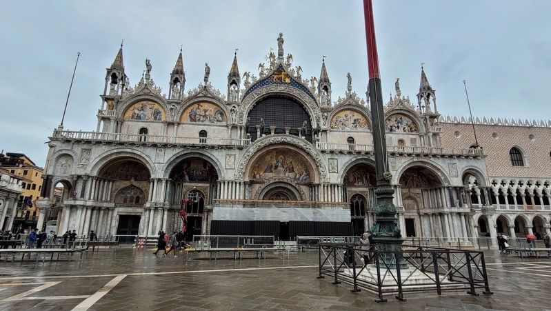 The front view of the St. Mark's Basilica image. Click for full size.