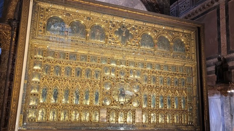 Pala d�Oro - the world�s only intact example of large size Gothic goldsmith�s art image. Click for full size.