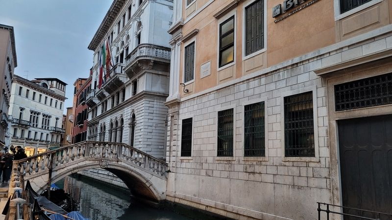 The view of the Antonio Canova Marker along the canal. image. Click for full size.
